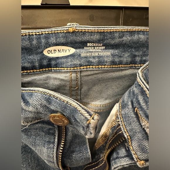 OLD NAVY WOMENS ROCKSTAR HIRISE JEANS SIZE 14 - Picture 3 of 3